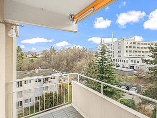 KZO00515 E Einziehen und die tolle Fernsicht geniessen - Sonniger Balkon